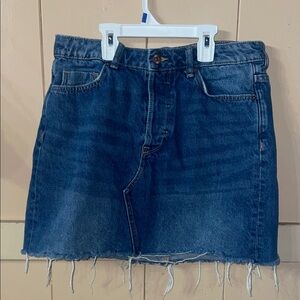 H&M Blue Denim Mini Skirt with Frayed Hem, size 6